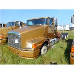 1998 VOLVO WIA64T CAR CARRIER TRUCK VIN/SN:4VHWDBGH4WN748092 T/A, CAT DIESEL ENGINE, 10 SPEED TRANS,