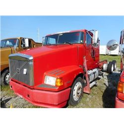 1998 VOLVO WIA64T CAB & CHASSIS TRUCK VIN/SN:4VHWDBGHXWN748548 T/A, 425 HP VOLVO D12 ENGINE, 10 SPEE