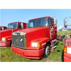 1998 VOLVO WIA64T CAR CARRIER TRUCK VIN/SN:4VHWDBGH8WN748564 T/A, 425 HP VOLVO D12 ENGINE, 10 SPEED 