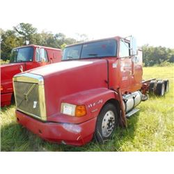 1998 VOLVO WIA64T CAB & CHASSIS TRUCK VIN/SN:4VHWDBGHXWN748582 T/A, 425 HP VOLVO D12 ENGINE, 10 SPEE