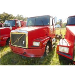 1998 VOLVO WIA64T CAB & CHASSIS TRUCK VIN/SN:4VHWDBGH8WN748550 T/A, 425 HP VOLVO D12 ENGINE, 10 SPEE