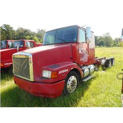 1998 VOLVO WIA64T CAB & CHASSIS TRUCK VIN/SN:4VHWDBGHXWN748596 T/A, 425 HP VOLVO D12 ENGINE, 10 SPEE