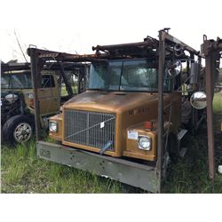 1994 VOLVO/WHITEGMC WAH66 CAR CARRIER TRUCK VIN/SN:4V2PCBRE0RN678115 T/A, DETROIT ENGINE, 7 SPEED TR