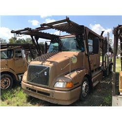 1999 VOLVO VNL64T CAR CARRIER TRUCK VIN/SN:4VG7DBCJ0XN771744 T/A, 455 HP CAT 3406 ENGINE, 10 SPEED T