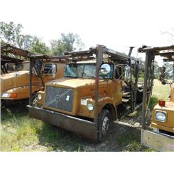 1998 VOLVO WAH64 CAR CARRIER TRUCK VIN/SN:4VHPCAPF0WN737896 T/A, CUMMINS M11+-370E ENGINE, 10 SPEED 