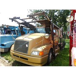 1999 VOLVO VNL64T CAR CARRIER TRUCK VIN/SN:4VG7DBCJ7XN771756 T/A, CAT ENGINE, 9 SPEED TRANS, 38K REA