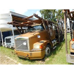 1995 VOLVO WIA64T CAR CARRIER TRUCK VIN/SN:4V2WDBCGXSN687705 T/A, 375HP CAT 3406E, 10 SPD TRANS, 40K