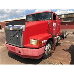 1998 VOLVO WIA64T CAB & CHASSIS TRUCK VIN/SN:4VHWDBGH5WN748585 T/A, 425 HP VOLVO D12 ENGINE, 10 SPEE