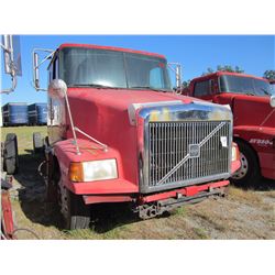 1998 VOLVO WIA64T CAB & CHASSIS TRUCK VIN/SN:4VHWDBGH5WN748618 T/A, 425 HP VOLVO D12 ENGINE, 10 SPEE