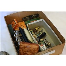 TRAY MINIATURES + COLLECTIBLES