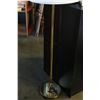 Image 3 : FLOOR LAMP AND TABLE FAN