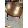 Image 2 : MODERN DINING TABLE WITH 4 LEAFS