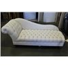 Image 1 : WHITE BUTTON TUFTED LOUNGE CHAIR