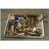 Image 1 : TRAY OF VINTAGE BRASS HARDWARE