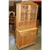 Image 2 : PINE TWO PIECE HUTCH