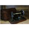 Image 2 : ANTIQUE TABLE TOP SINGER SEWING MACHINE