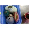 Image 1 : TOTE OF VASES