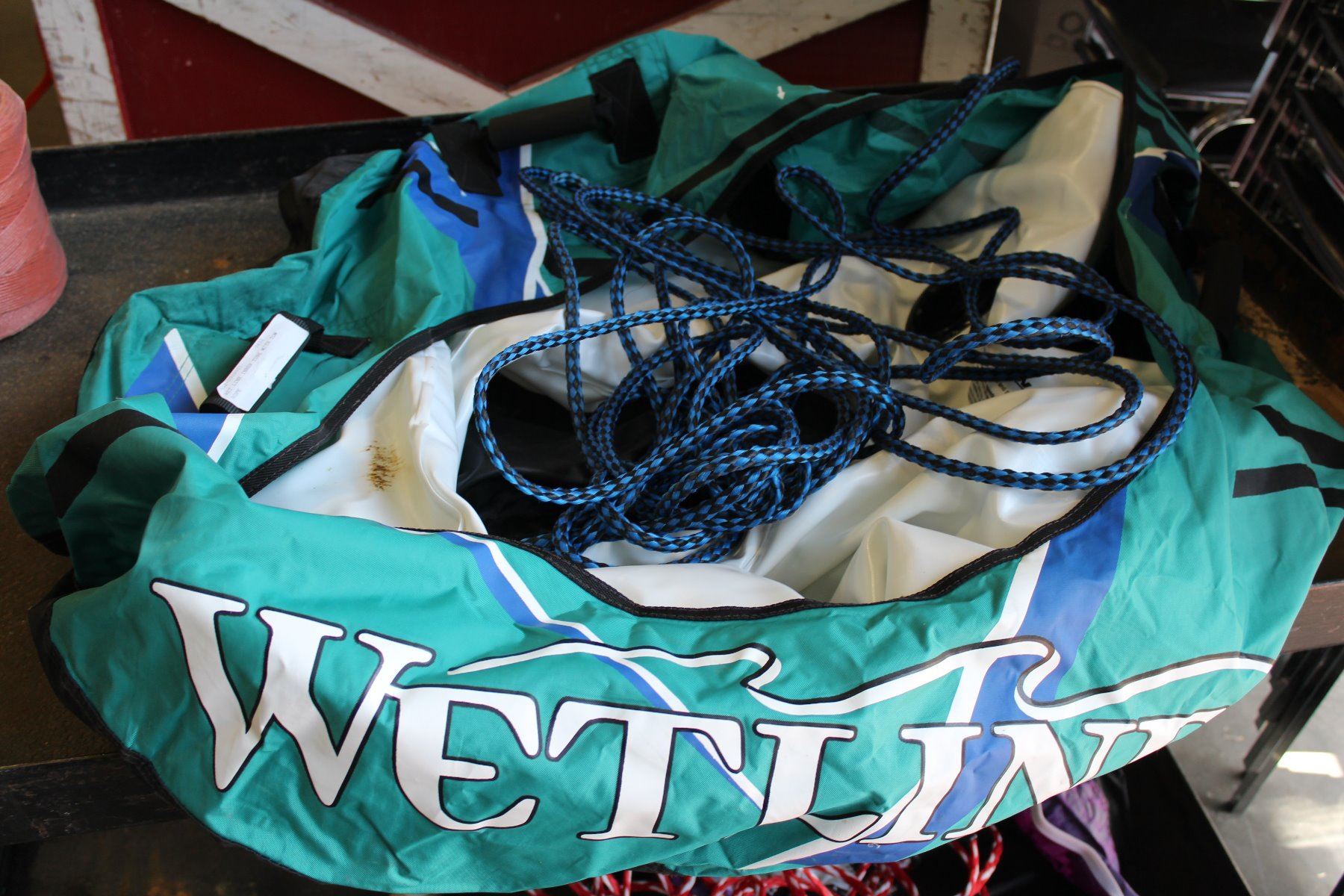 WET LINE INNER TUBE WITH TOW ROPE