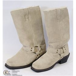 FLURRIES BOOTS SIZE 8 SUEDE