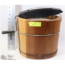 VINTAGE SIMPSON SEARS 4.5 QUART ICE CREAM MAKER