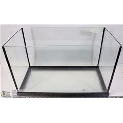 SMALL AQUARIUM 10 GALLONS
