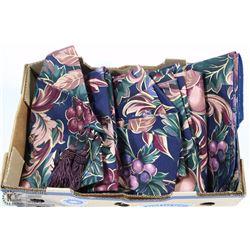 SET OF TABLE LINENS, INCLUDES 2 TABLECLOTHS, 12