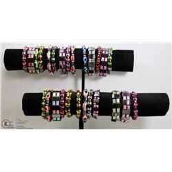 LOT OF 26 FASHION JEWELRY BRACELETS WITH DISPLAY