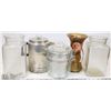 Image 1 : FLAT OF VINTAGE KITCHEN ITEMS INCLUDING VASE,