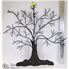 Image 1 : METAL TREE WALL HANGING HANGER -