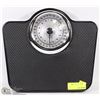 Image 1 : BATHROOM SCALE (MAX 300LBS)