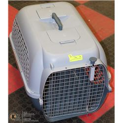 VOYAGEUR PET CARRIER MEDIUM SIZE