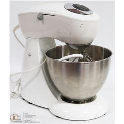GE MIXER WITH ATTACHMENTS AND BOWL