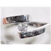 Image 1 : 14K WHITE GOLD DIAMOND MODERN STYLE RING