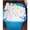 Image 1 : TOTE FULL OF WOOD LETTERS
