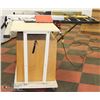 Image 2 : DELTA UNISAW 10" TILTING ARBOR SAW WITH TABLE