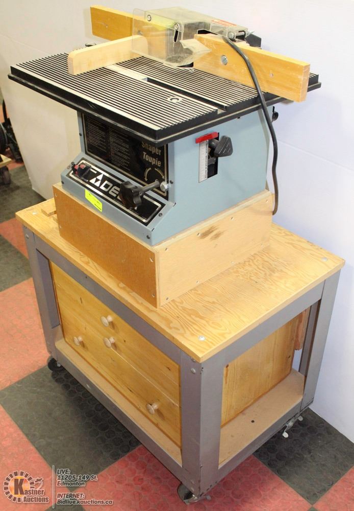 DELTA ROUTER TABLE WITH LARGE ASSORTMENT OF BITS