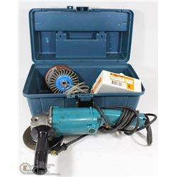 MAKITA 90058 DISC GRINDER WITH ACCESSORIES AND