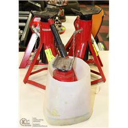 ESTATE GROUP OF 4 AXLE STANDS WITH BOTTLE JACK