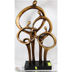 FAMILY LOVE KNOT STATUE