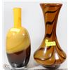 Image 1 : SET OF TWO LARGE GLASS FLOWER VASES