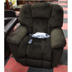 LAZBOY MAVERICK POWER RECLINER W/ REMOTE CONTROL
