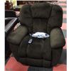 Image 1 : LAZBOY MAVERICK POWER RECLINER W/ REMOTE CONTROL