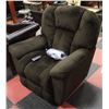 Image 2 : LAZBOY MAVERICK POWER RECLINER W/ REMOTE CONTROL