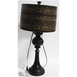 WORKING 26 INCH HOME DÉCOR TABLE LAMP FEATURES