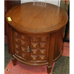ROUND WOOD TONE END TABLE