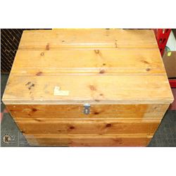 SOLID WOOD PATIO STORAGE BOX W/HINGED