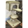 Image 1 : LARGE CAT SCRATCHING POST