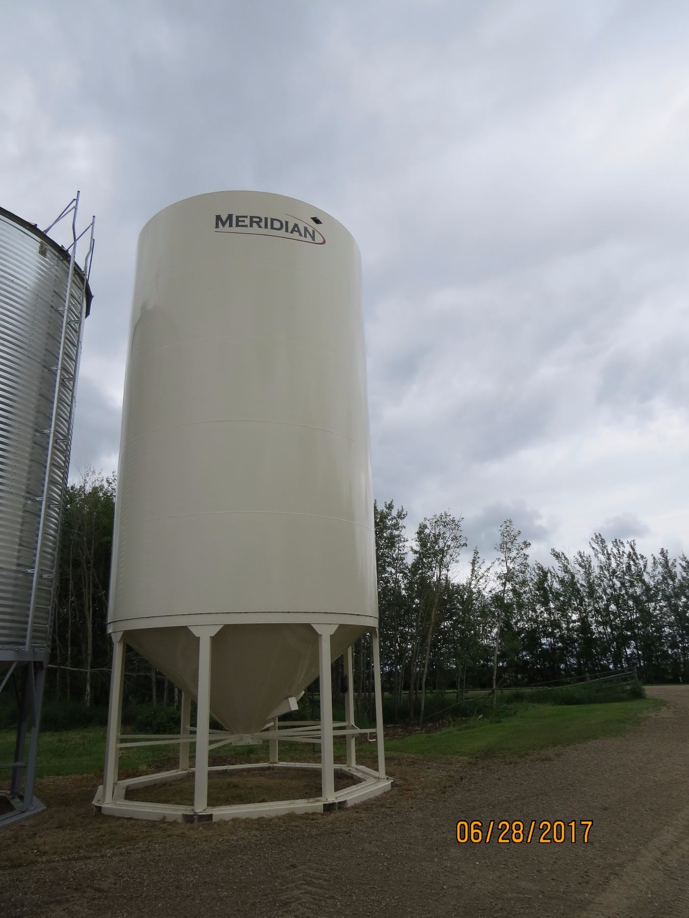 2012 MERIDIAN 1625 HOPPER FERTILIZER BIN