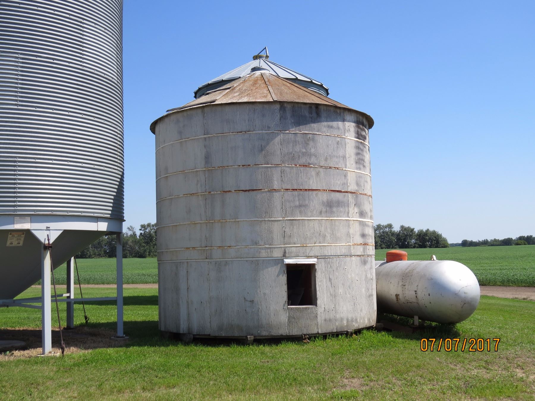 1000 BU WOOD GRAIN BIN