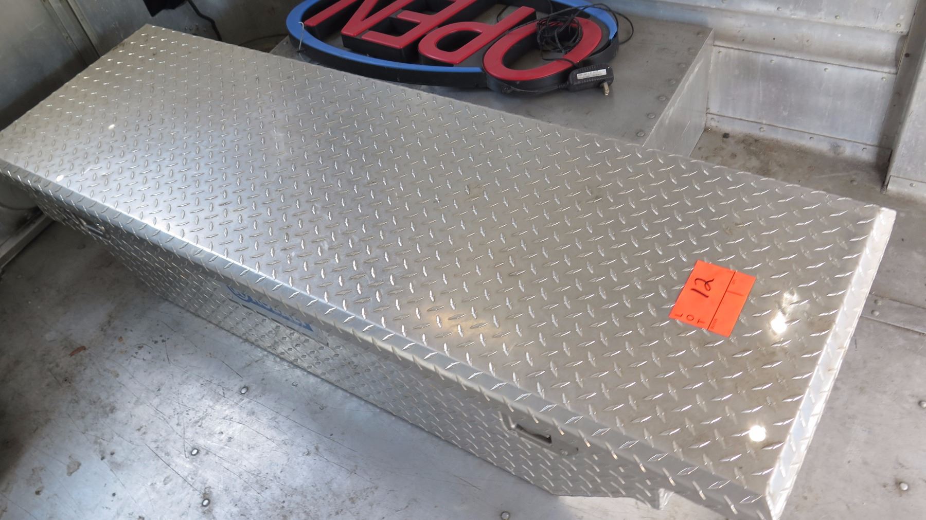 Aluminum Truck Box/Tool Box - Diamond Tread Plate Aluminum - Oahu Auctions